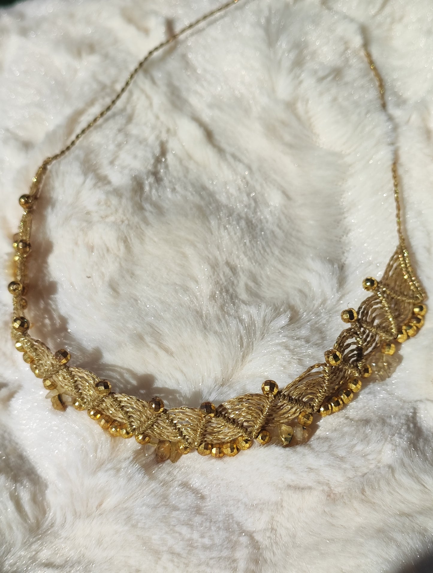 Macramé neclasse with rutilated quartz