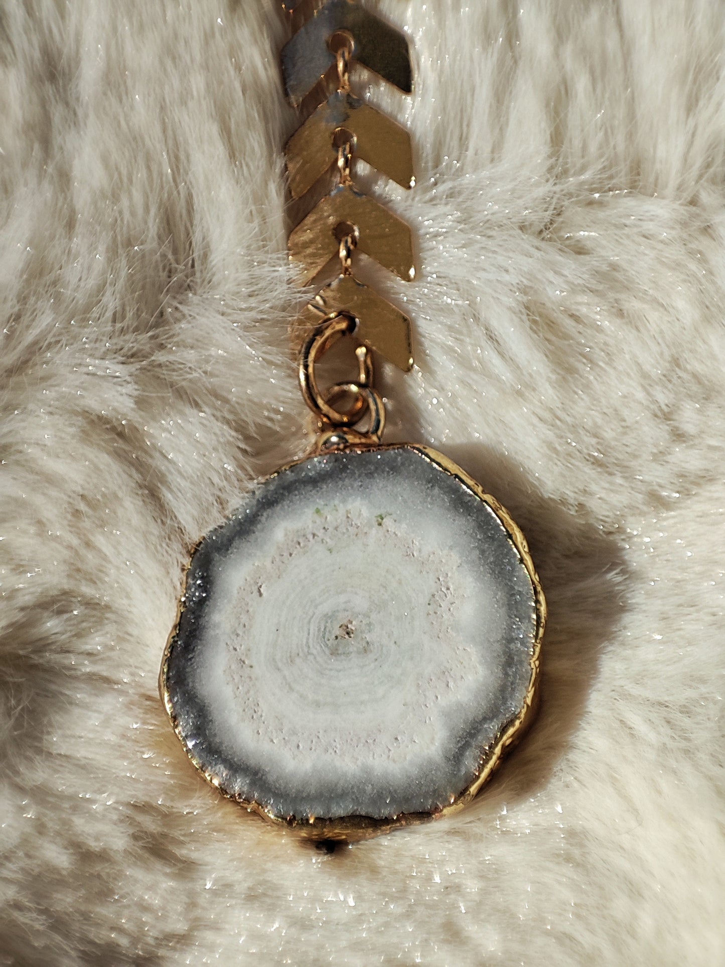 Gold facechain with white agate
