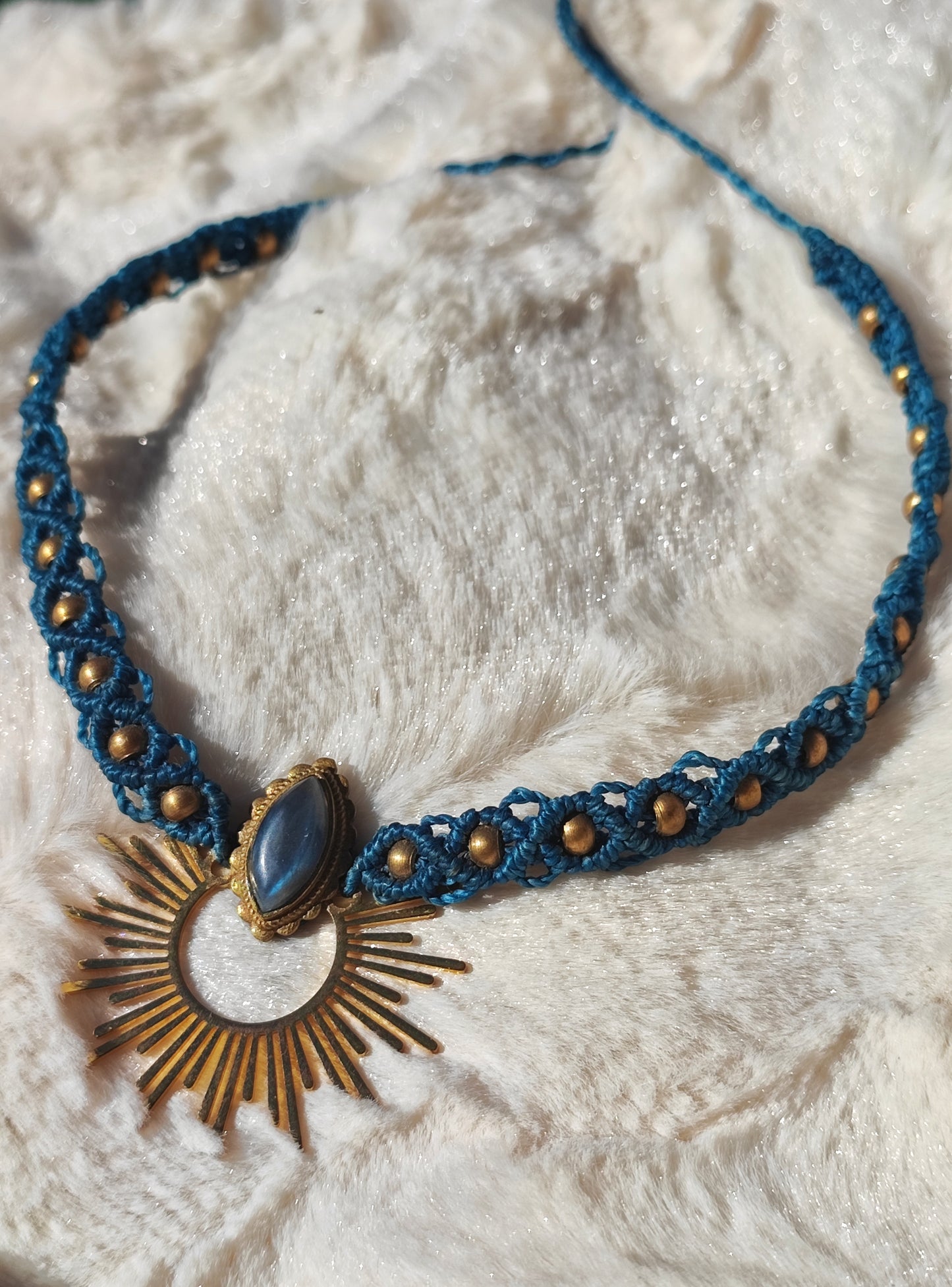 Macramé neclasse with labradorite