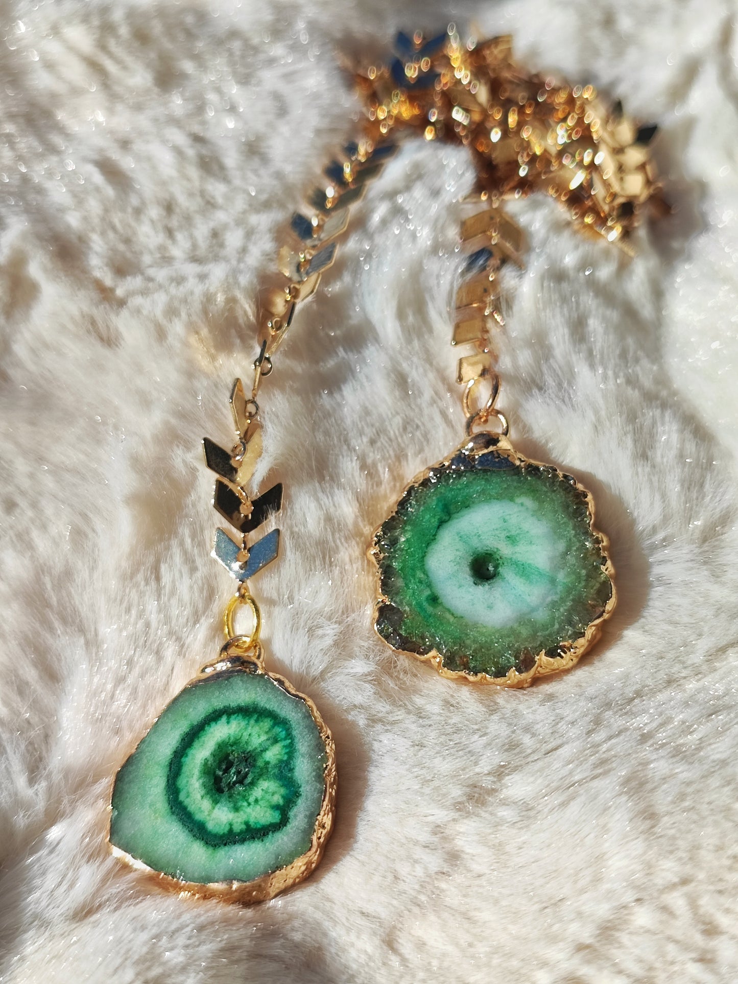 Gold facechain with green agate