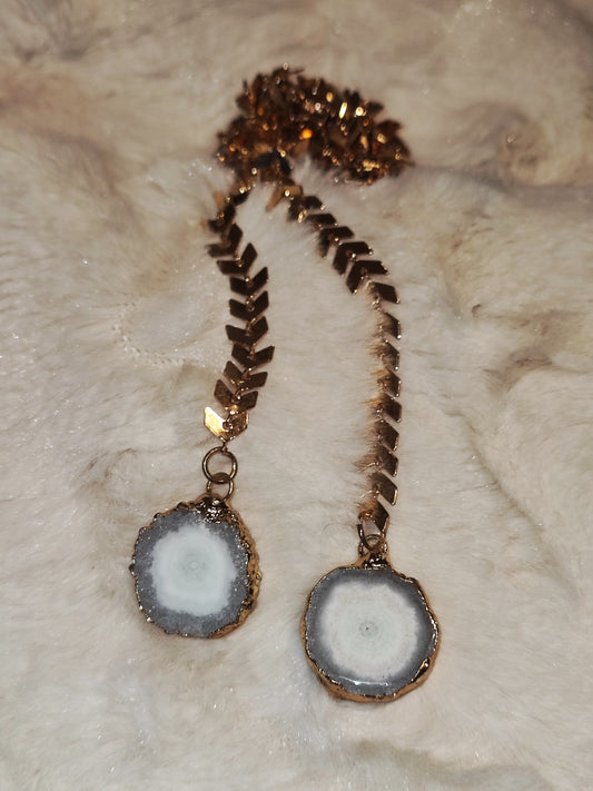 Gold facechain with white agate